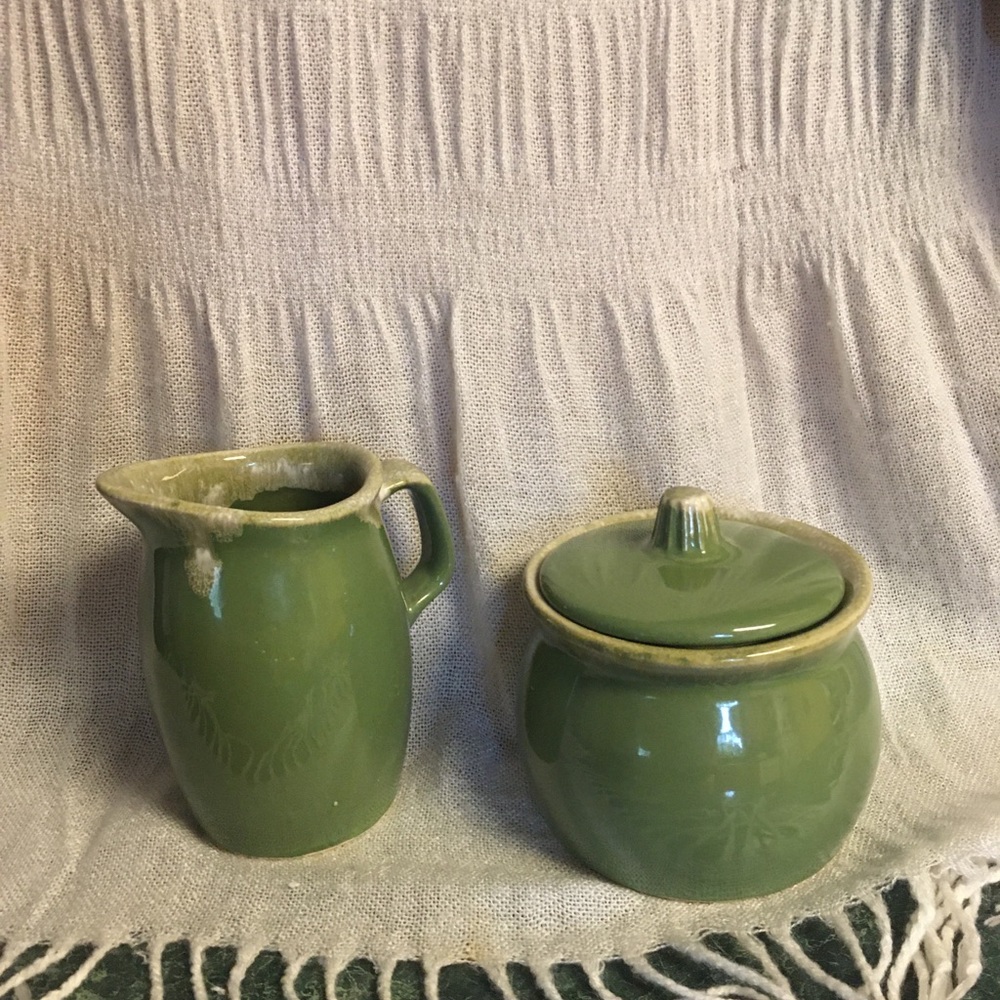 HULL green drip creamer and sugar